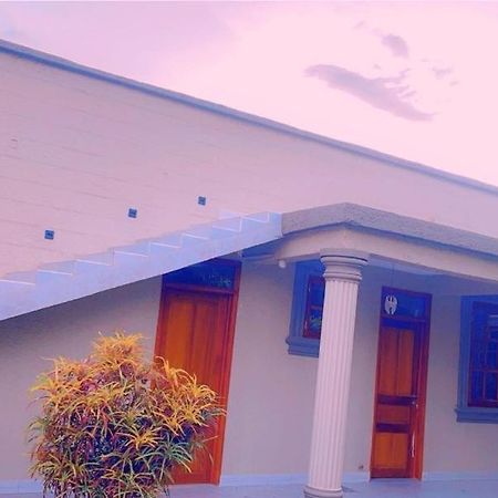Hostel Evelina House Boma la Ngombe Exterior foto