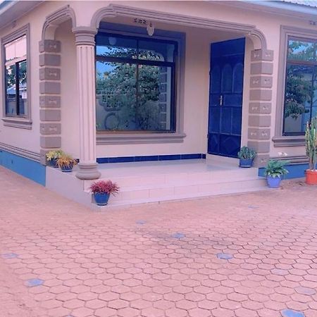 Hostel Evelina House Boma la Ngombe Exterior foto