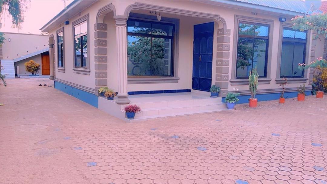 Hostel Evelina House Boma la Ngombe Exterior foto